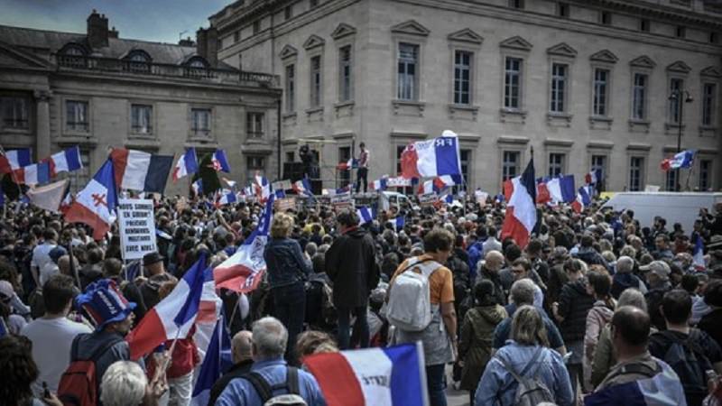 França tem atos contra comprovante de vacinação para entrar em locais fechados