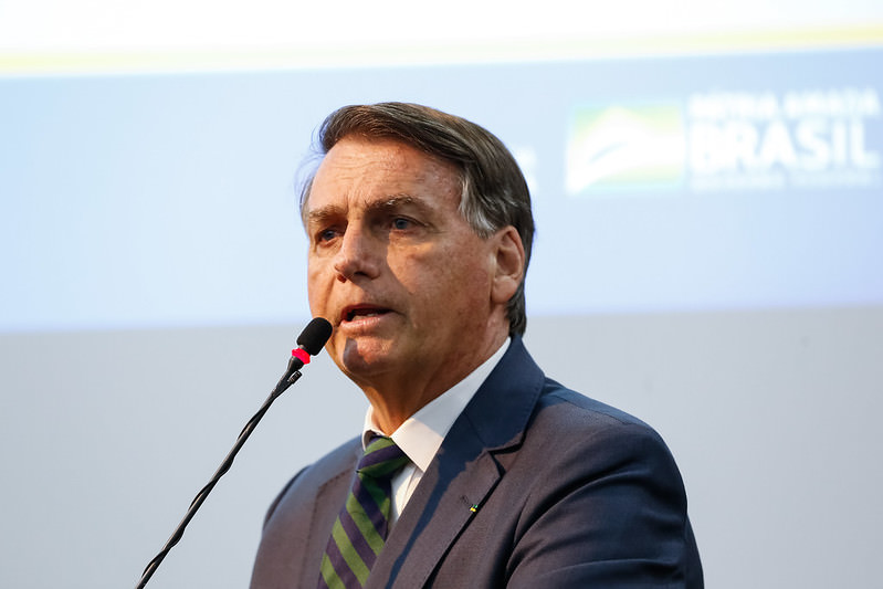 Bolsonaro fala em chantagem após derrubada do voto impresso