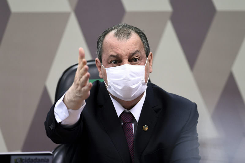 Médicos da Prevent Senior foram obrigados a usar tratamento ineficaz, aponta Omar