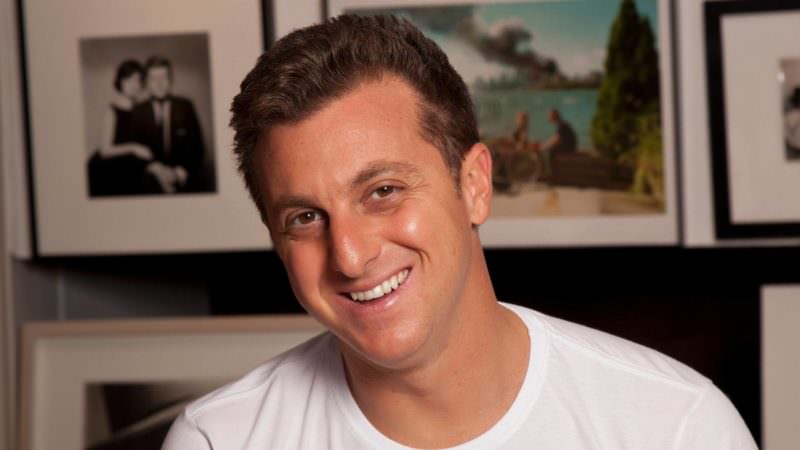 Cotado para a 3ª via, Luciano Huck afirma que não disputará as eleições
