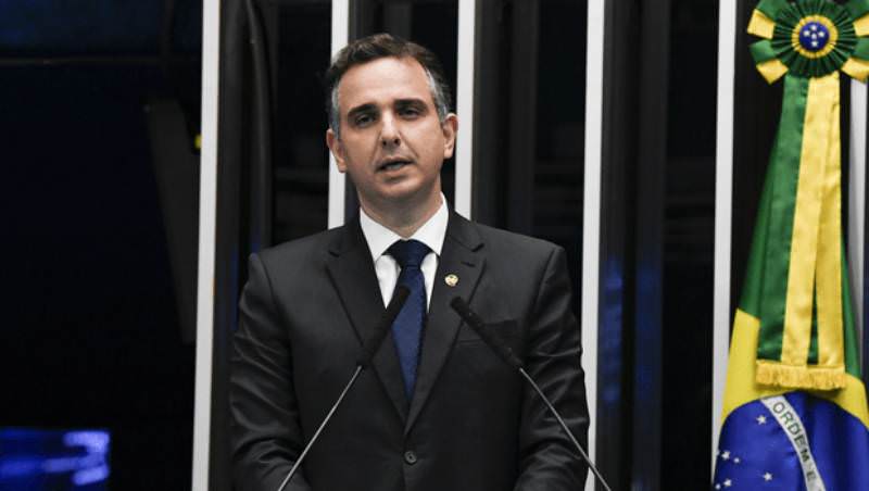 O presidente do Senado, Rodrigo Pacheco, afirmou, em entrevista nesta quinta-feira (1º), que o advogado Cristiano Zanin será indicado pelo presidente Luiz Inácio Lula da Silva para ocupar a vaga de ministro do Supremo Tribunal Federal (STF)