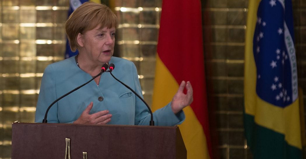 Era Merkel se encerra com eleição apertada