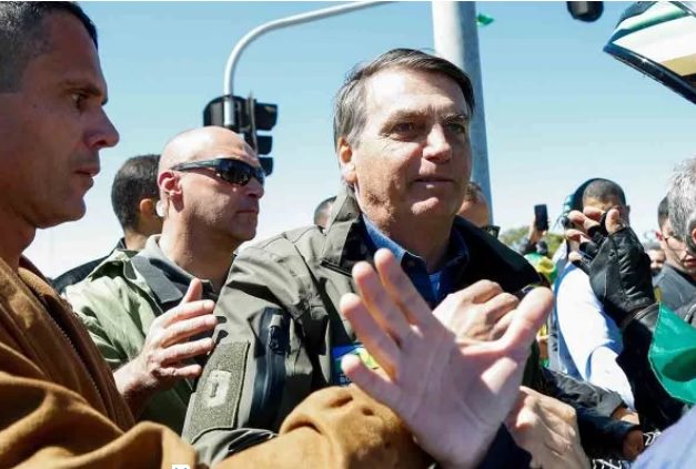 Bolsonaro fala em ruptura e sugere que ministros do Supremo sejam 'enquadrados'