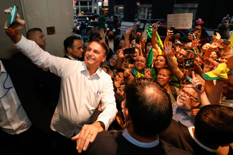 Bolsonaro faz novo teste de covid-19; resultado deu negativo