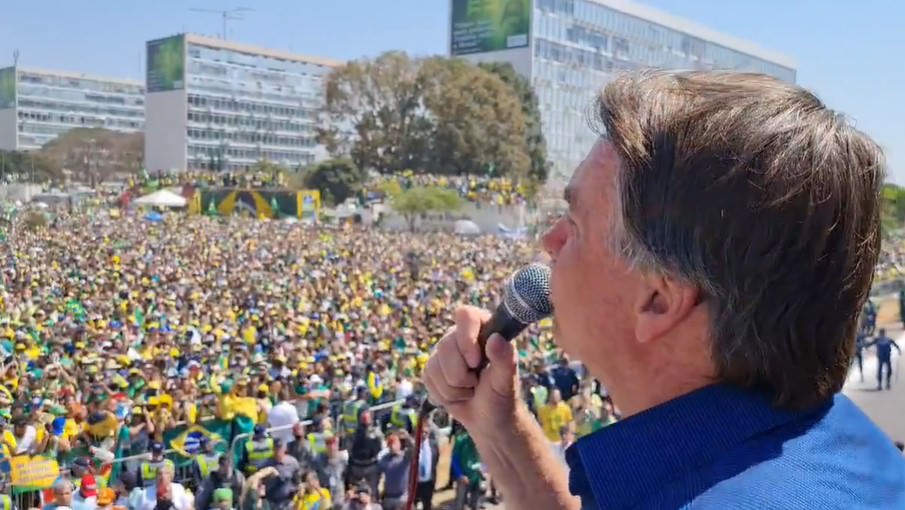 Bolsonaro discursa para manifestantes em Brasília: 'não queremos ruptura'
