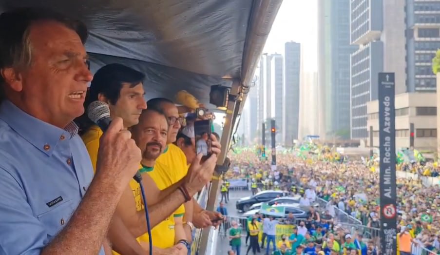 Bolsonaro diz que paciência do povo com Alexandre de Moraes esgotou