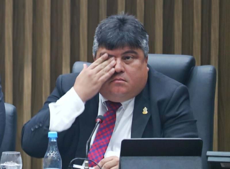 David Reis dispensa licitação para gastar mais de R$ 1,6 milhão em reforma na CMM