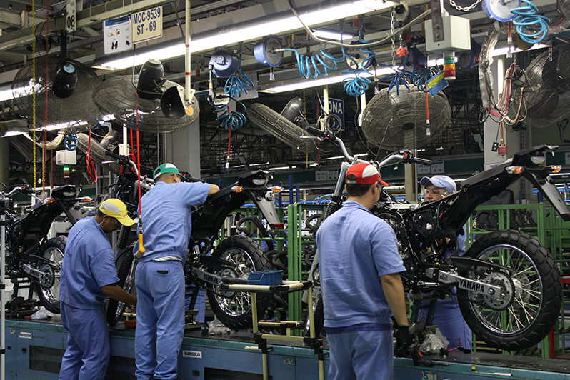 Yamaha vai suspender produção de motos e motores de popa em Manaus
