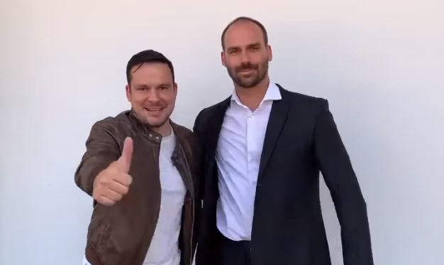 Eduardo Bolsonaro grava vídeo com Alberto Neto e pede que apoiadores saiam às ruas em Manaus