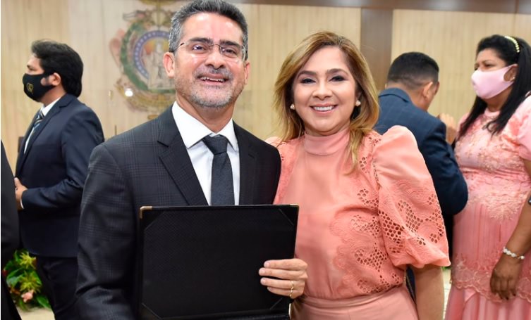 David Almeida paga R$ 170 mil para reformar o próprio gabinete e o da irmã