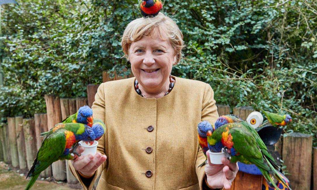 Angela Merkel se lança na campanha em apoio a Armin Laschet