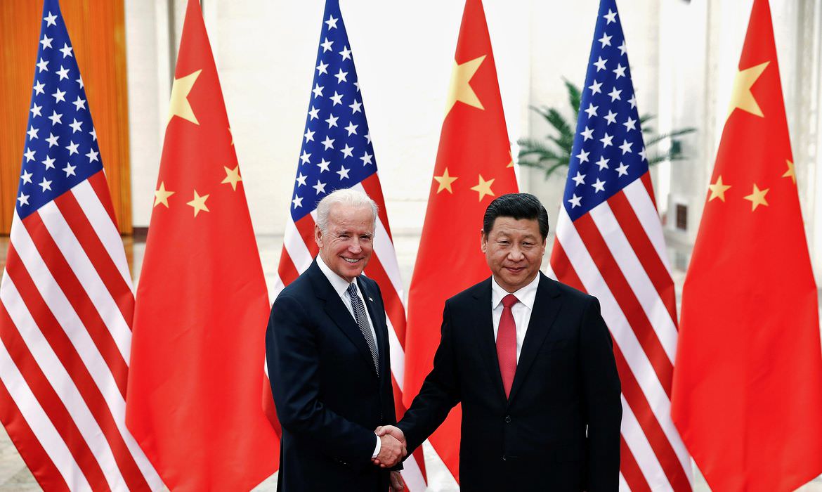 Presidentes da China e EUA discutem por telefone necessidade de evitar conflito