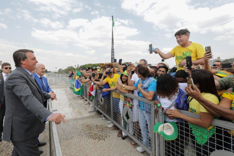 Bolsonaro defende Constituição: ‘Quem não respeitar ficará fora da vida pública’