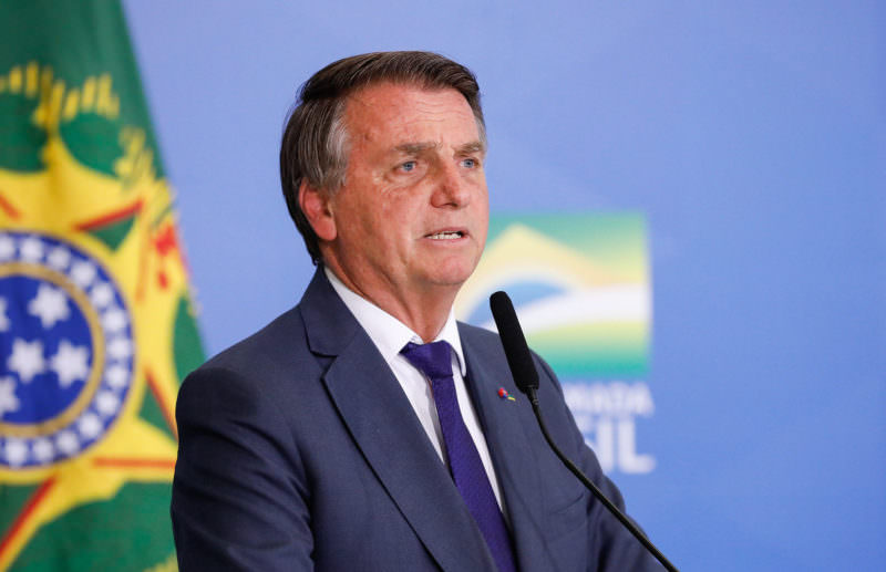 Bolsonaro diz que está imune à covid e chama de ‘crime’ passaporte de vacinação