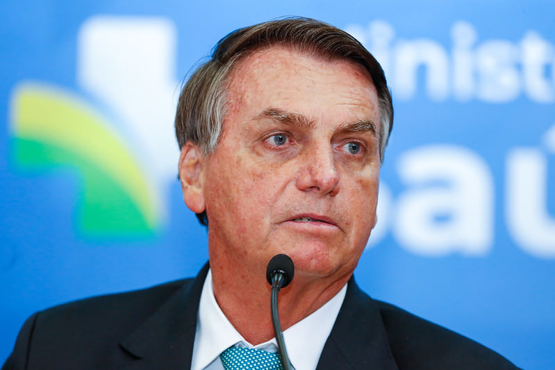 Homem pede ajuda no cercadinho e irrita Bolsonaro: ‘Acha que tenho superpoderes’