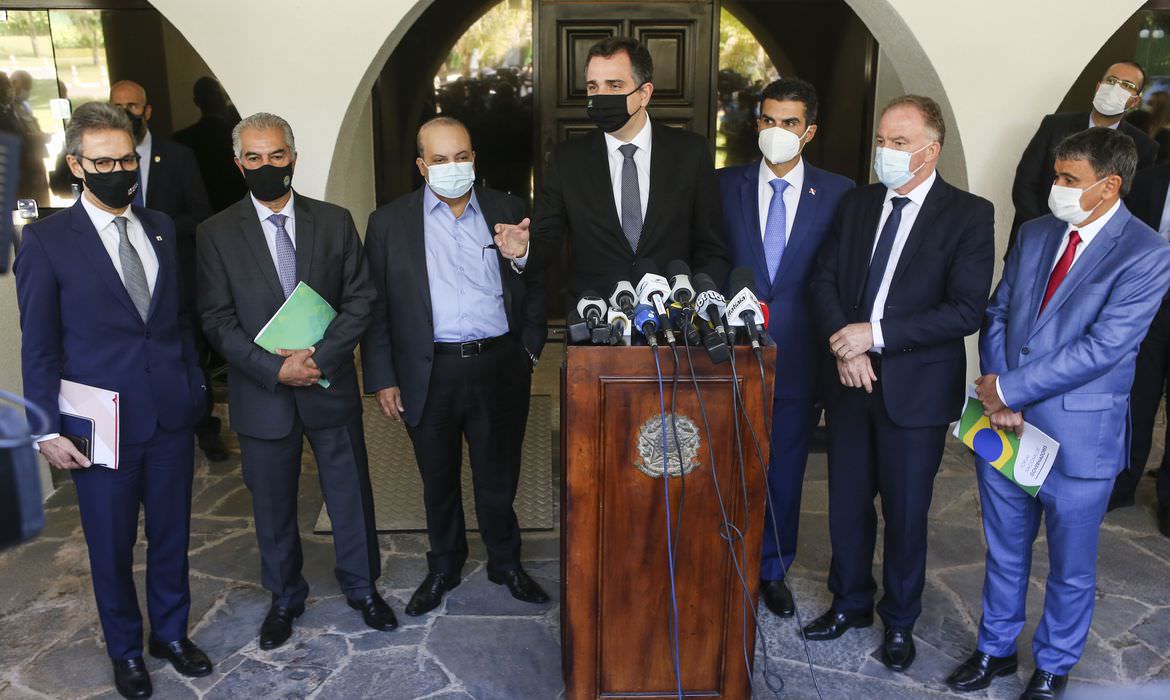 Governadores e presidente do Senado discutem defesa da democracia antes do 7 de setembro