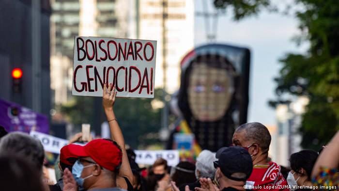 Em ato contra Bolsonaro no Rio, manifestantes dizem temer um golpe