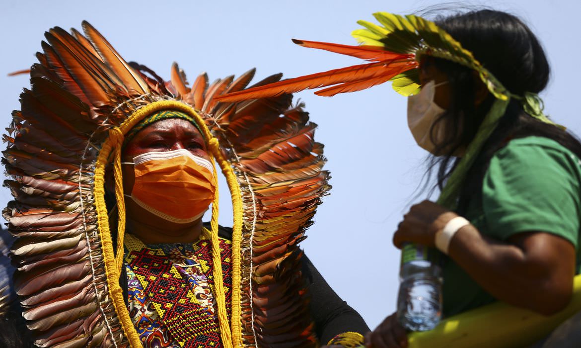 Marcha reúne 5 mil mulheres de 172 etnias em Brasília