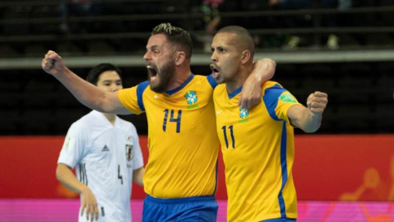 Brasil bate Japão e avança às quartas da Copa do Mundo de Futsal