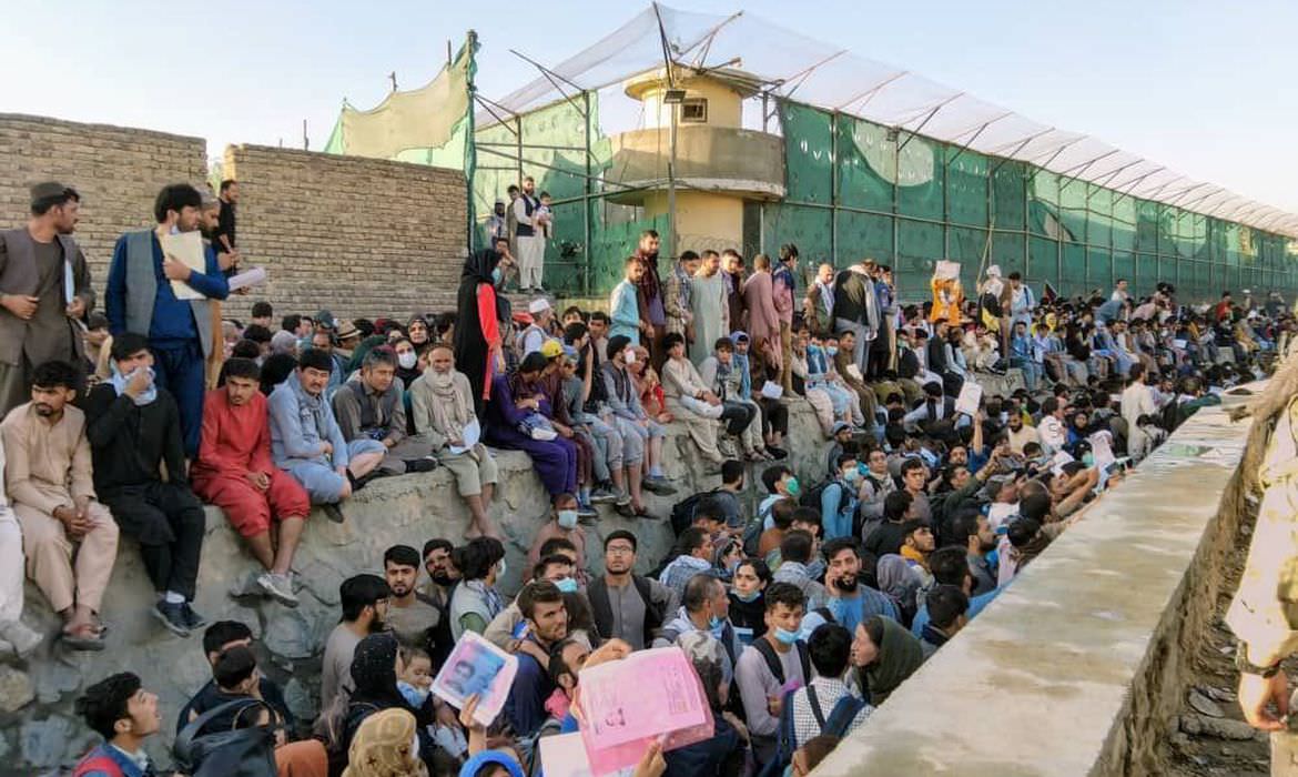Talibã promete paz e liberdade em novo governo