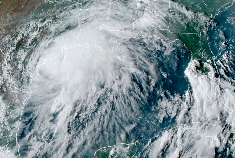 Tempestade tropical Nicholas vira furacão e atinge o Texas