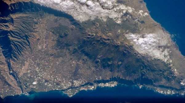 Vulcão em alerta de erupção pode causar tsunami no Norte e Nordeste do Brasil