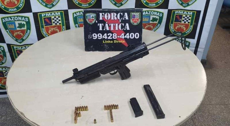 Polícia apreende submetralhadora e munições abandonadas em Manaus