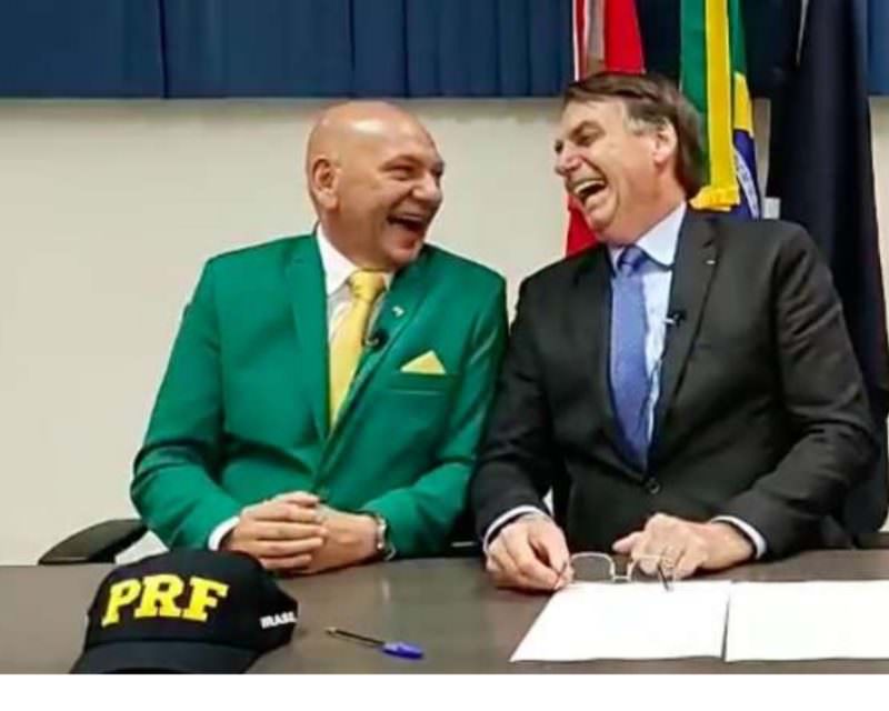 Luciano Hang e Bolsonaro se encontram para articular candidatura do empresário