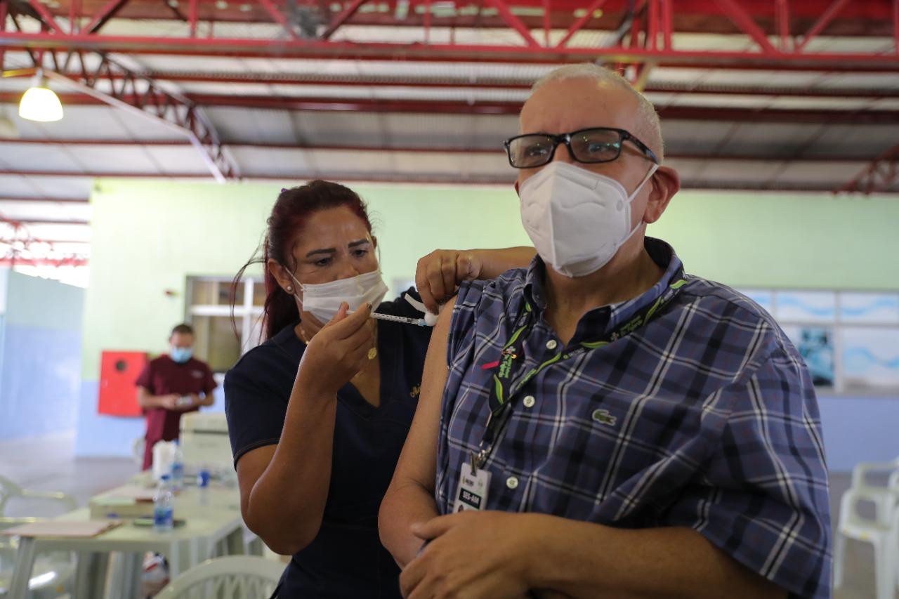 Novo mutirão de vacina contra a covid aplica 30 mil doses em dois dias no AM