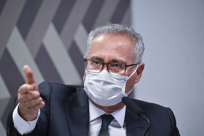 Senador Renan Calheiros reúne 32 assinaturas para PEC da Intolerância