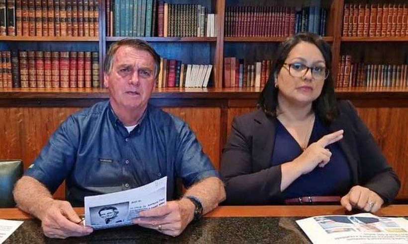 Live em que Bolsonaro associou Aids a vacina da covid é retirada do Facebook