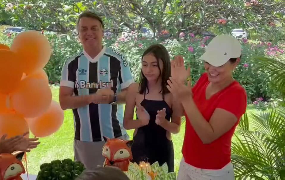 Bolsonaro comemora aniversário da filha com churrascada no Palácio da Alvorada