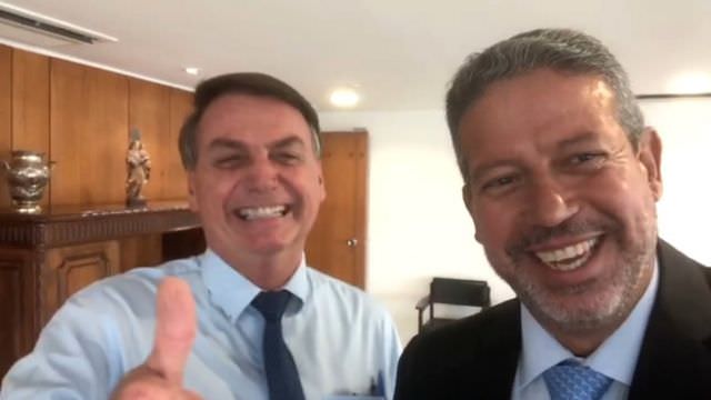 Lira recorre ao STF para não ser obrigado a analisar pedidos de impeachment