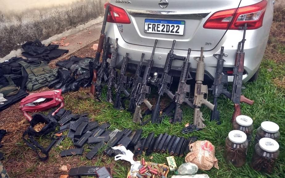 Mais de 20 suspeitos de roubos a bancos são mortos durante troca de tiros com polícia