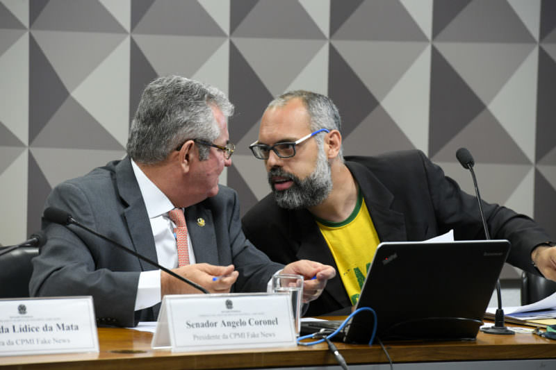 Moraes ordena prisão e extradição de blogueiro bolsonarista Allan dos Santos