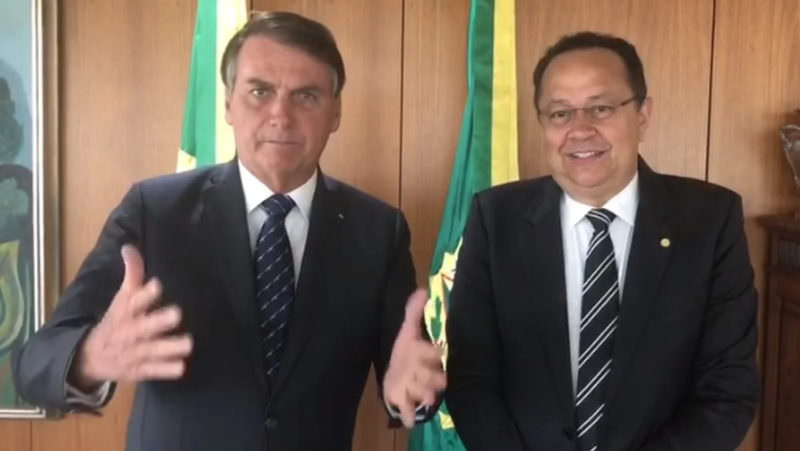 Bolsonaro chega na capital amazonense na noite desta terça-feira