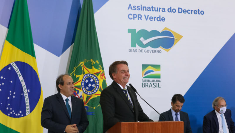 Bolsonaro sanciona LDO com brecha para Auxílio Brasil