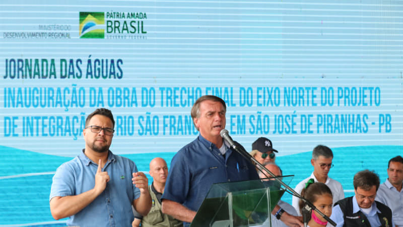 Bolsonaro anuncia ‘auxílio diesel’ só para caminhoneiros