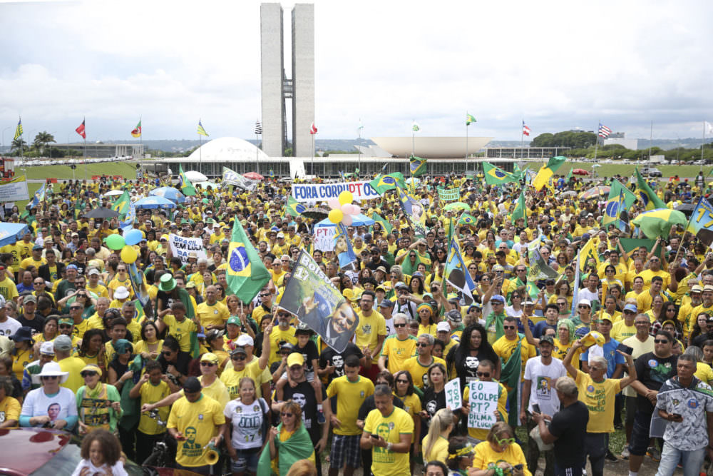 Manifestação pró-Bolsonaro reuniu 4 vezes mais pessoas que protestos da oposição