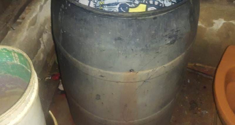 Homem é morto após se esconder dentro de barril para fugir de criminosos em Manaus