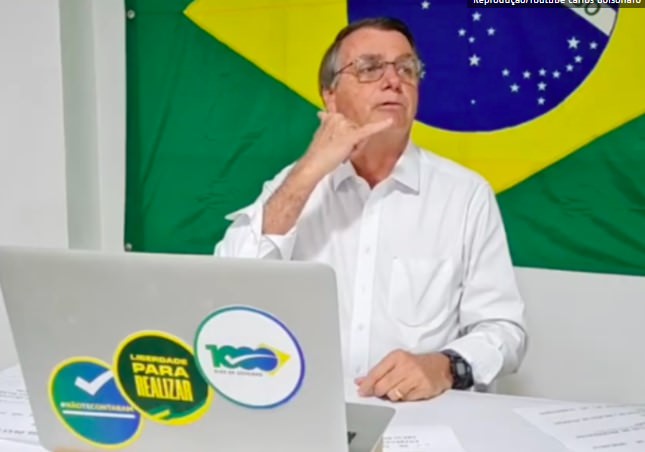 Bolsonaro pergunta o 'valor' de vaga no STF sem saber que estava ao vivo