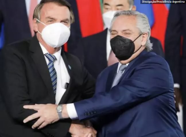 ‘Rivalidade só no futebol’, diz Bolsonaro para presidente da Argentina no G20