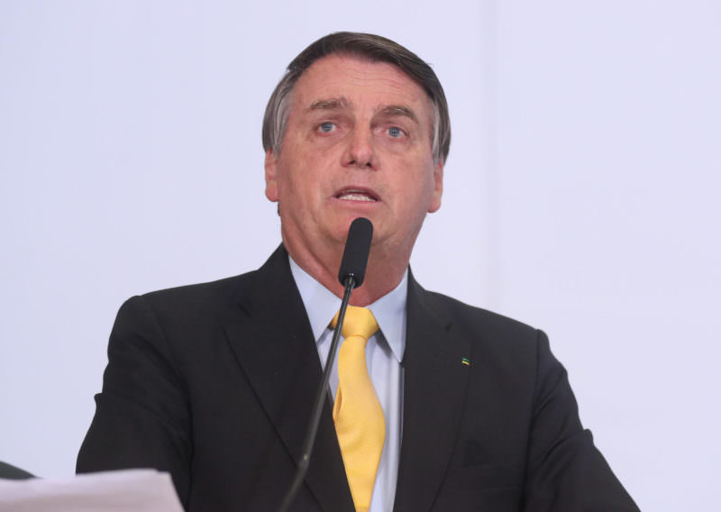 ‘Vou me preocupar com CPI?’, ironiza Bolsonaro ao criticar Calheiros