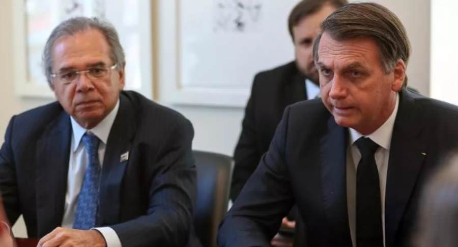 Em reunião, Bolsonaro busca solução para reduzir preço dos combustíveis