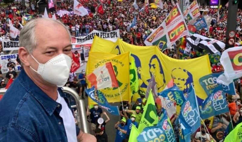 Manifestante tenta agredir Ciro Gomes em ato contra governo federal