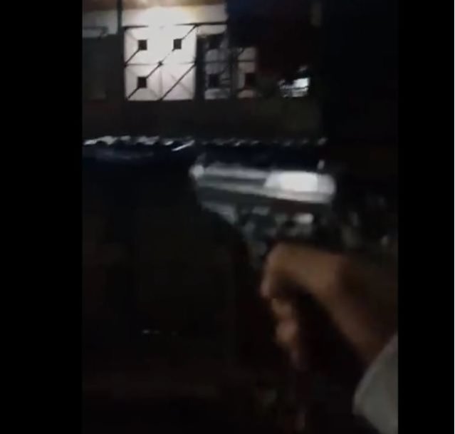 Vídeo mostra membros do CV atirando contra casa de rivais na Compensa