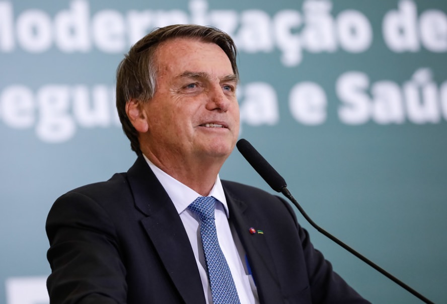 ‘Dói no coração decretar bandeira vermelha’, desabafa Bolsonaro
