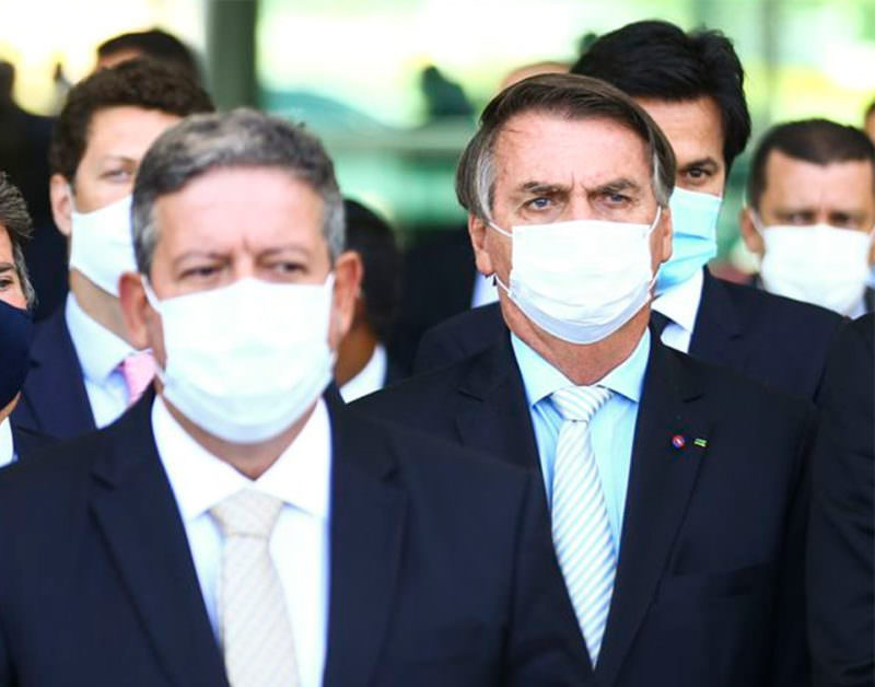 Lira revela que Bolsonaro precisará 'pagar' por relacionar vacina da covid com Aids