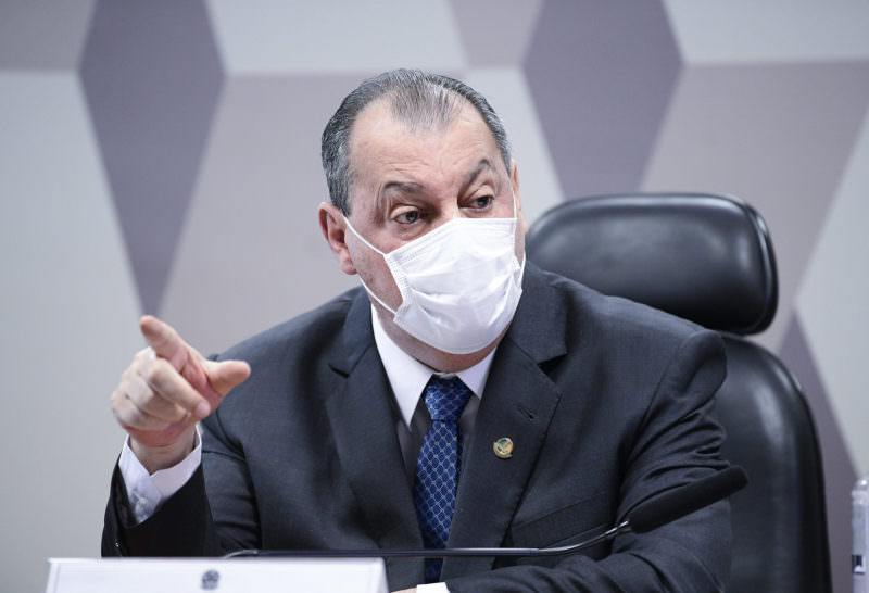‘Vou ter que ser convencido’, destacou Aziz sobre CPI acusar Bolsonaro de genocídio