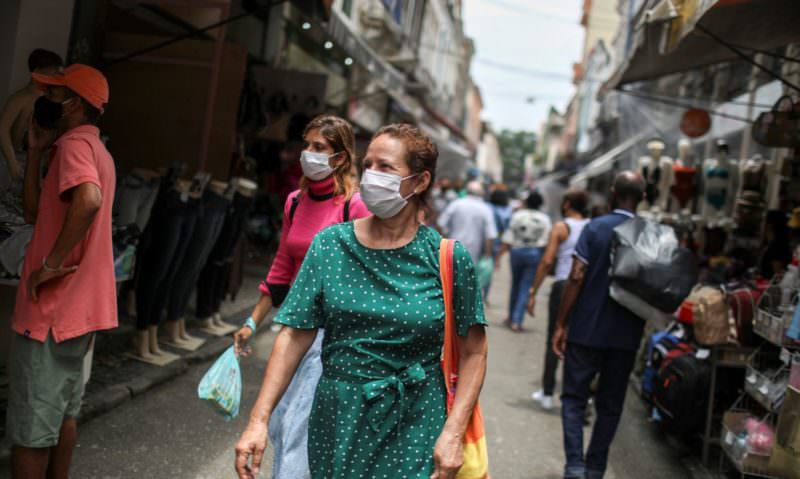Eduardo Paes quer desobrigar o uso de máscaras no Rio de Janeiro